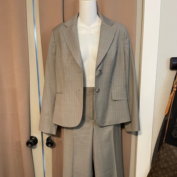 Ann Taylor Pants - Ann Taylor 10P petite Pantsuit EUC